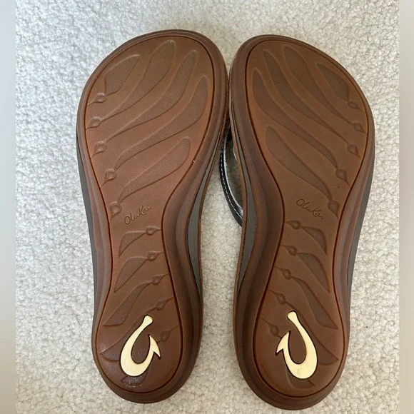 OluKai U'l Leather Thong Sandal with Metallic Double Straps - Picture 3 of 10